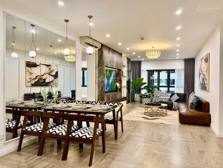 Chính chủ bán căn hoa hậu 154m2. tầng cao, căn góc, full nội thất. 3pn2vs. cửa đb ban công tn.