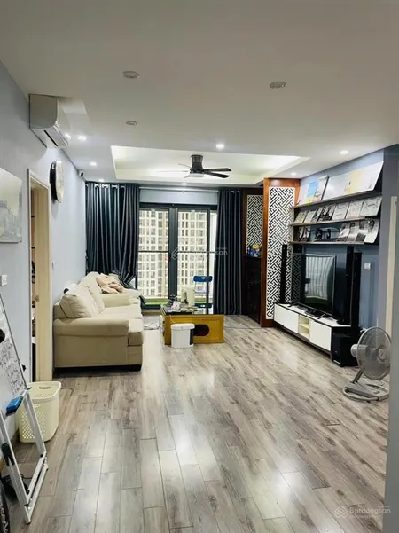 Chính chủ bán căn 146m2. tầng trung, căn góc, full nội thất, 3pn 3vs. có slot ô tô, cửa đn