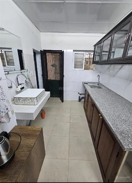 Tập thể tầng 1 kinh doanh nhỏ phố vạn bảo ba đình