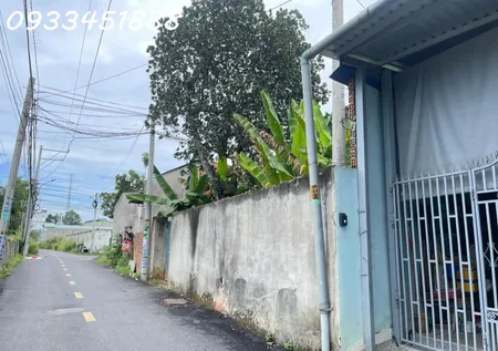 Nhà khu dân cư hiện hữu, đường nhựa ngay trung tâm to Tân Uyên