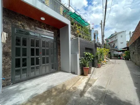 Bán nhà Đường Âu Cơ - 63.3m2 - 4 phòng ngủ - Hẻm 5m xe hơi vào nhà