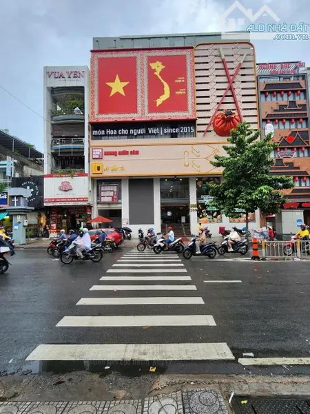 CHO THUÊ TÒA NHÀ 200 NGUYỄN TRI PHƯƠNG Q10, DT 20x26M, HẦM 6 LẦU 48 PHÒNG, GIÁ 800 TRIỆU