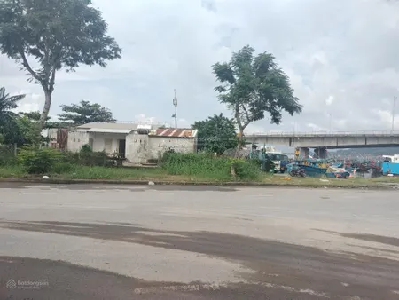Bán mặt tiền vân đồn cách mặt sông 1 lô đất tmdv pháp lý đầy đủ