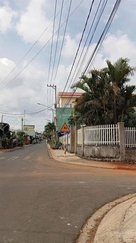 Lô góc 700m2 tiếp giáp 3 mặt tiền trung tâm pleiku, gia lai