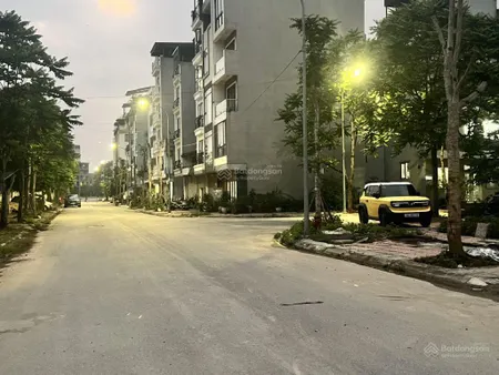 Bán đất ngọc thụy, 82m2, mt 4.5m, 3 bước ra công viên, đường 12m vỉa hè, kd chỉ 23.3 tỷ, 0967 182 ***