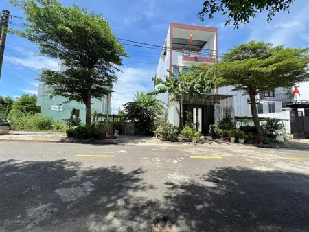 Bán lô đất sát trung tâm làng đại học giá chỉ 2.650 tỷ