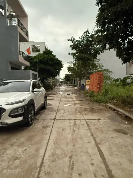 Vị trí đẹp nằm ngay trung tâm p. long phước thuộc kdc hiện hữu đang xây nhà rầm rộ 62m2 giá 3ty080