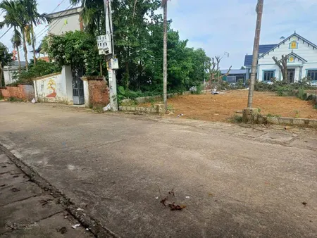 Cc bán lô đất cực đẹp trục chính thôn hòa trúc,xã phú cát,hn dt 263,1m2 tc 100m mt 9m giá chỉ 4,9tỷ