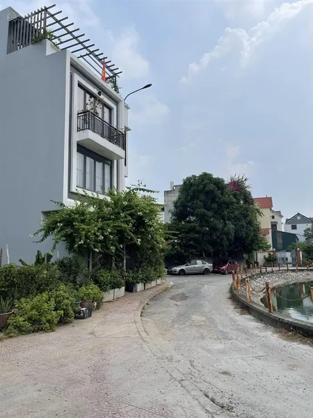 Mùng 1 gia lộc lớn cho anh chị ô đất đẹp nở hậu view hồ cự khối long biên ô tô vào nhà giá 7,9 tỷ