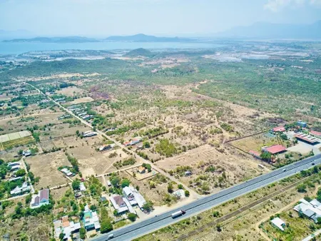 Đất thổ vân phong, cạnh kcn dốc đá trắng. mặt tiền 12m, giá chỉ hơn 6tr/m