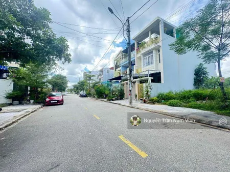 Bán đất chính chủ, cạnh ga metro bến thành cần giờ. lô góc 2 mặt tiền dt 10x10. chỉ 7.5 tỷ.