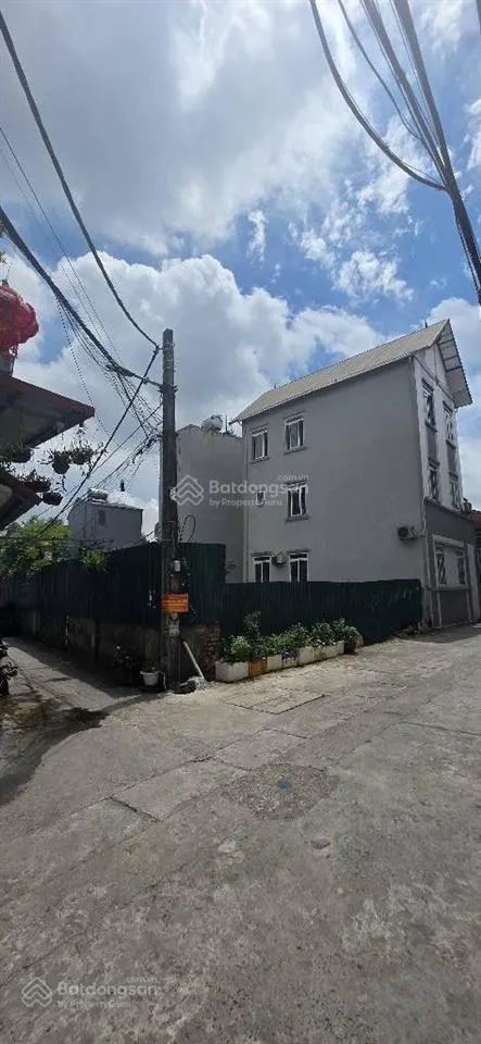 Bán đất mặt phố tư đình, 100m mặt tiền 10m, lô góc, giá tốt.