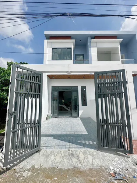 BÁN NHÀ NGAY GẦN VÒNG XOAY CỔNG 11 - SỔ RIÊNG THỔ CƯ HOÀN CÔNG - 700TRIỆU NHẬN NHÀ