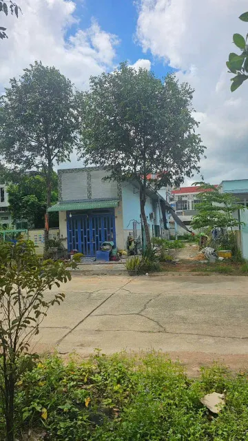 Dãy trọ Mỹ Phước 3, 1 kiot + 4 phòng, hiện cho thuê kín, thu nhập đều đặn. Giá chỉ 1 TỶ 450 TRIỆU, sổ riêng, dễ sang nhượng.