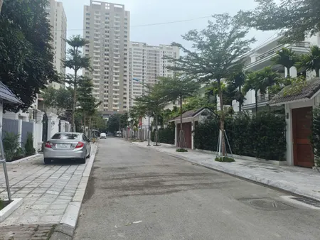 Biệt thự Tân Tây Đô 214.2m2 - 3 tầng - MT 12m, vị trí đẹp, giá 29,9 tỷ