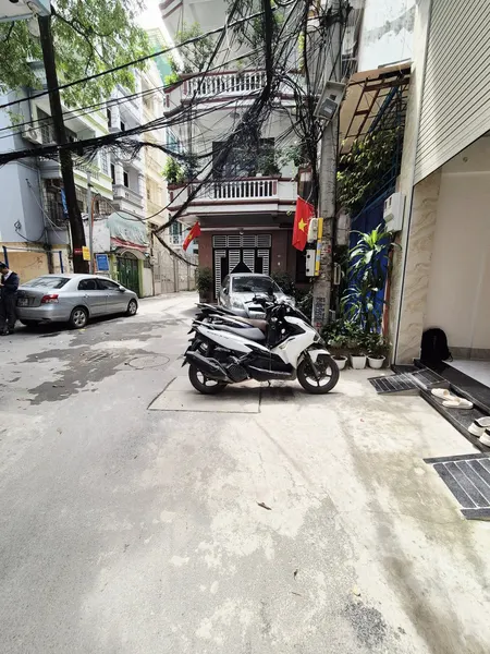 BÁN NHÀ ĐƯỜNG NGUYỄN TRÃI. GARA Ô TÔ. 70M2 XÂY 6 TẦNG. THANG MÁY.