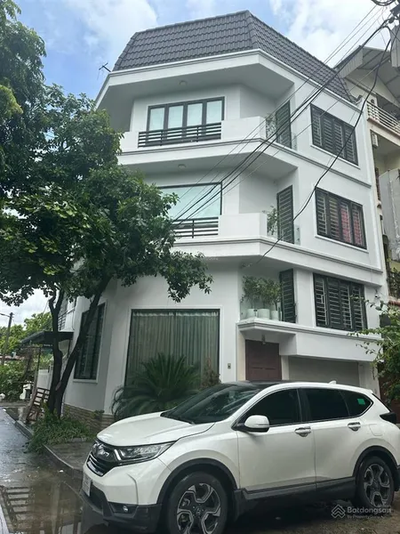 Bạn thân nhờ bán trần đại nghĩa, lô góc, 2 mặt tiền. ngõ ô tô tránh. dt 112m2. nhỉnh 30 tỷ.