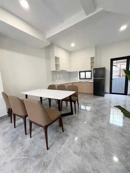 Bán nhà phố 2 mặt tiền ở khome bình dương, full nội thất, 4.5mx13.5m, 2 lầu, giá 2.5 tỷ, đường 15m