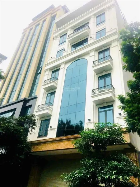 99 tỷ sở hữu ngay toà văn phòng hạng a ở dịch vọng hậu dt.175m2 9tầng mt10m. vỉa hè đá bóng