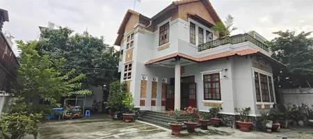 Bán biệt thự sân vườn kiểu pháp, diện tích 377 mét full thổ, quận 7, giá 26 tỷ thương lượng