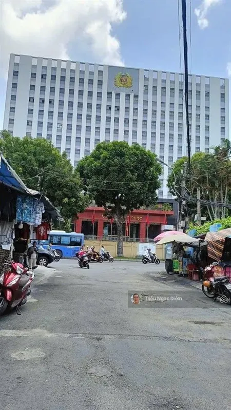 Bán nhà quận 1 68m2 kế bên bộ công an hẻm xe hơi chỉ 9.9 tỷ