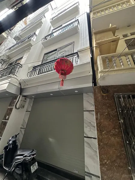 Chính chủ bán nhà la thành 40m x 5 tầng thang máy ngõ rộng 4m thông kinh doanh sát oto 10,9tỷ