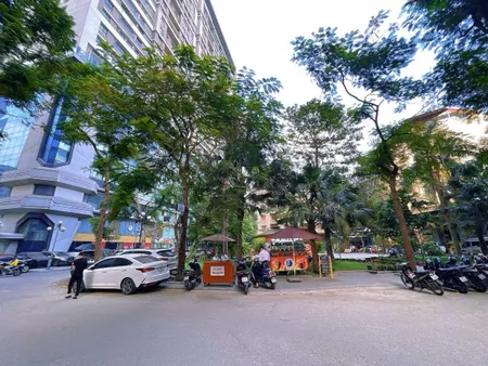 BÁN TÒA NHÀ ĐƯỜNG LÊ VĂN LƯƠNG. 120M2 - 7 TẦNG. THANG MÁY. LÔ GÓC. KINH DOANH.
