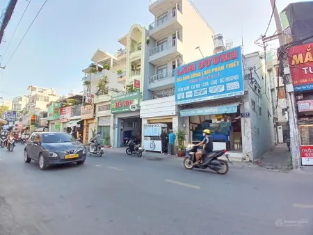 Căn góc 3 mặt tiền phan văn trị, p14, ngang 4 dài 16.7m, trệt, lầu.