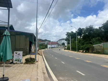 Bán nhà 2 mặt tiền kinh doanh khu dân cư trung tâm gần bệnh viện Lạc Dương