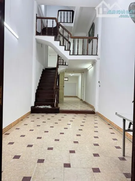 Cho thuê nhà 4 tầng đường Huỳnh Thúc Kháng, Đống Đa. Giá: 22tr