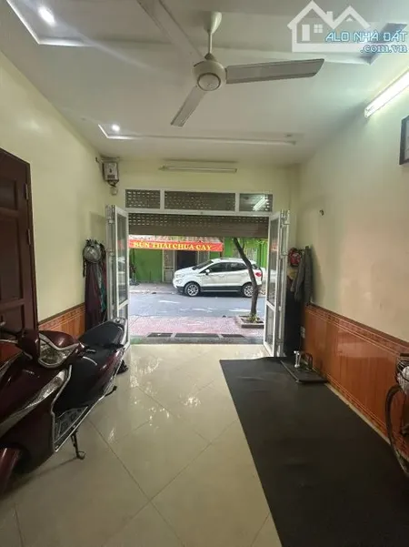 Cho thuê nhà 5 tầng ngõ Thái Hà, Đống Đa. Giá: 25tr