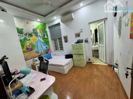 Cho thuê nhà 6 tầng phố Phùng Chí Kiên, Cầu Giấy. Giá: 25tr