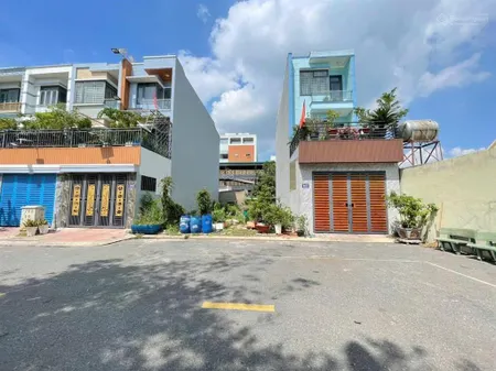 Sang gấp lô đất ngay kdc việt sing đường d9 72m2, shr cách chợ việt sing 100m di chuyển, full thổ