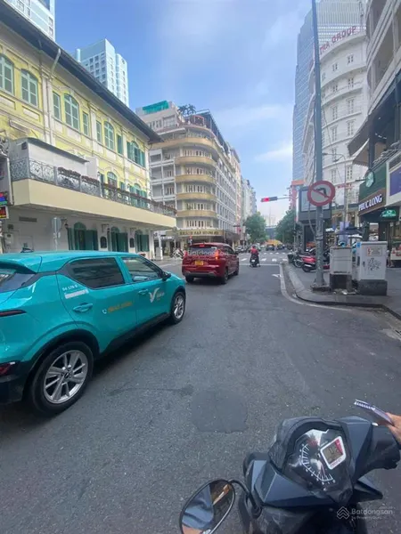 Bán khuôn đất 320m2 (12.5x24m) ngay lotte mart quận 7, gpxd hầm + 7 tầng