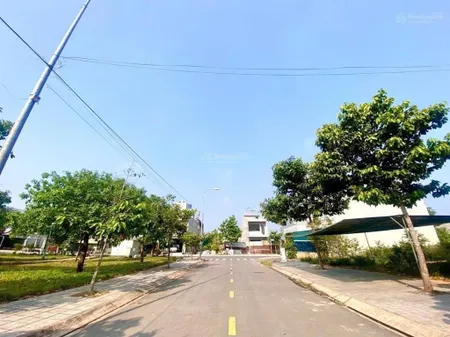Cho con du học tôi bán gấp lô 120m2 chỉ 1,75tỷ. đường rộng đẹp, dân đông kín, kinh doanh được liền