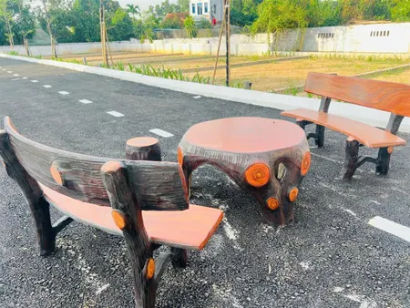 Bán lô đất 100m2 thuộc xã sơn đông, xung quanh dân cư buôn bán sầm uất.