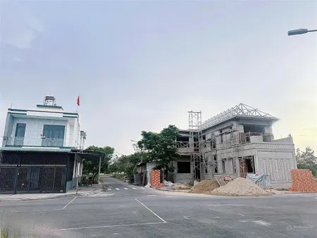 Xoay vốn gấp. chủ cần ra nhanh lô 95m2 giá 2tỷ560 ngay tttp kế 3 trường học lớn, đội diện bvqt