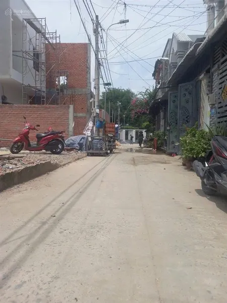 Cần bán nhanh lô đất đẹp giá rẻ khu dân cư hiện hữu đông đúc xây dựng ngay. trung tâm hóc môn