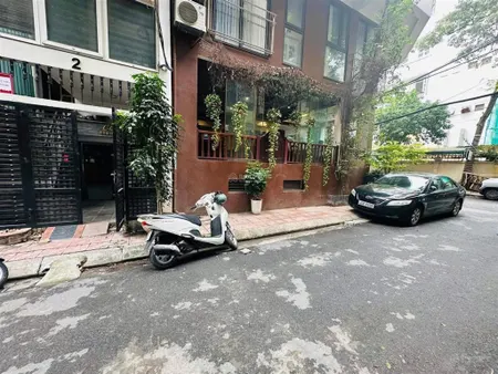 Bán nhà linh lang ngõ to như phố khu vực dân chí cao diện tích 55m 6 tầng thang máy .
