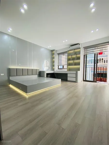 Bán nhà quận ba đình, giá rẻ, ô tô ,lô góc,ngõ thông, gần phố lạc long quân, bưởi 55m x5t, mt 5m
