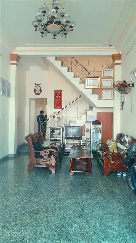 Nhà mặt tiền trần huấn đường to 10m5, sát bờ sông thăng long, ngang rộng 10m cần bán gấp