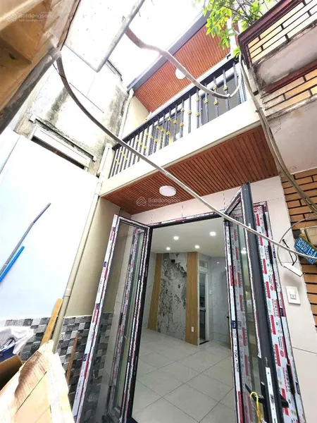 Mua bán nhà quận 4, 30m2 đát, nhà xây mới, 2 phòng ngủ, 2 toiler đường đoàn văn bơ !