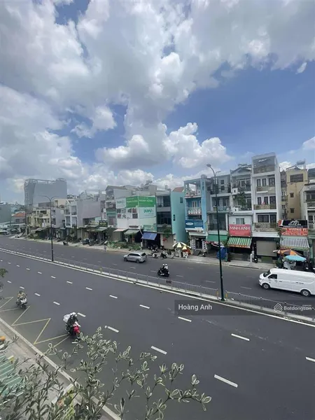 Mặt tiền đường dương quảng hàm 4 tầng thuận tiện buôn bán công nhận 52m2