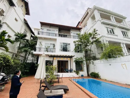 Nhà biệt thự sân vườn phường quảng an, 262m2 mặt tiền 13m, an ninh tốt 100m ra hồ tây, giá 73 tỷ