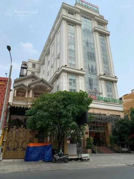 Vị trí cực vip, giá cực tốt mt tân sơn nhì gần 260m2, ngang 8m vuông, 5 tầng có hầm hơn 57 tỷ
