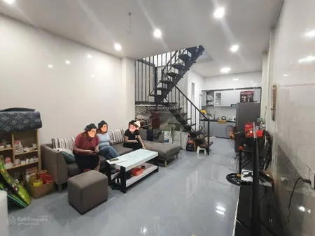 Nhà đẹp ở ngay 45m2 3 tầng chỉ hơn 3 tỷ gần phố, gần ô tô dân xây tiện ích vô vàn