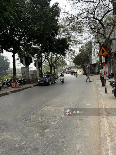 Bán tòa văn phòng nguyễn khang, cầu giấy 270m2 x 8t x mt 9m x hơn 180 tỷ. kd đỉnh, lô góc
