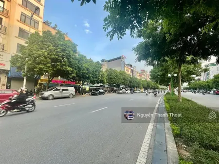 Bán toà vp mp nguyễn văn huyên cầu giấy 200m2 x 10t mt 8.1m x giá nhỉnh 100 tỷ. dòng tiền 450tr/năm