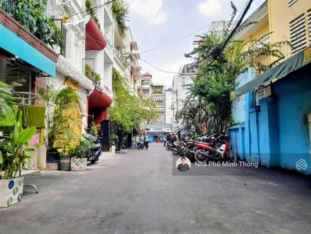 Tìm đâu ra lô đất thứ hai! dt 11 x 22= 240m² gpxd hầm 7 tầng hai bà trưng chỉ 81 tỷ