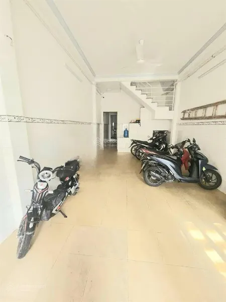 Hẻm 1 sec ni sư huỳnh liên đsng làm chdv 10 phòng thu nhập 35tr/tháng dt4x17 3 tầng có đầy đủ giầy